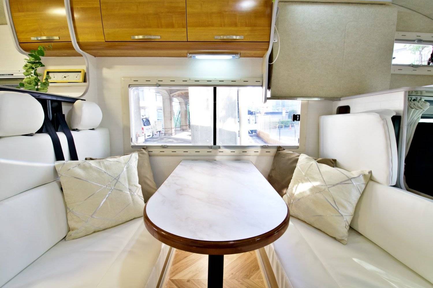 Young's Holidays 【Tokyo】Japan 6ppl RV Caravan 24 hours Rental Experience(JTMS2) 9